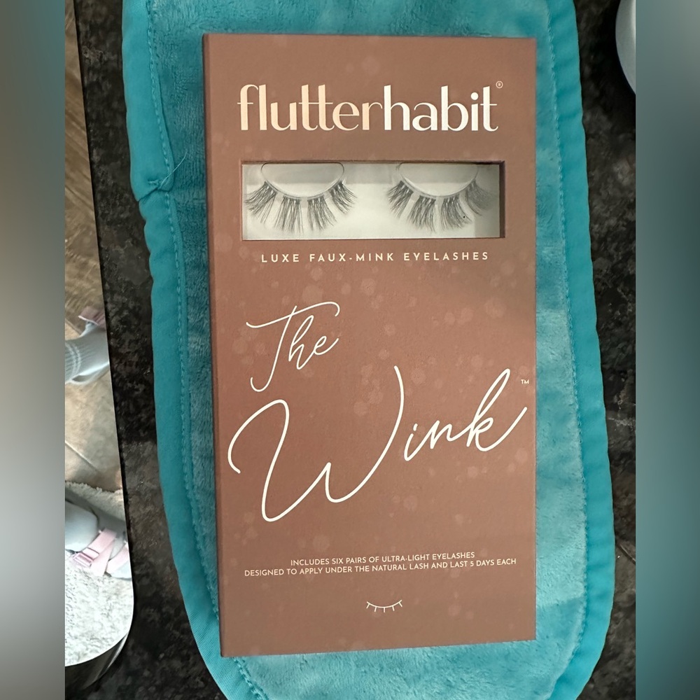 Flutter habit falsies,
Lashes